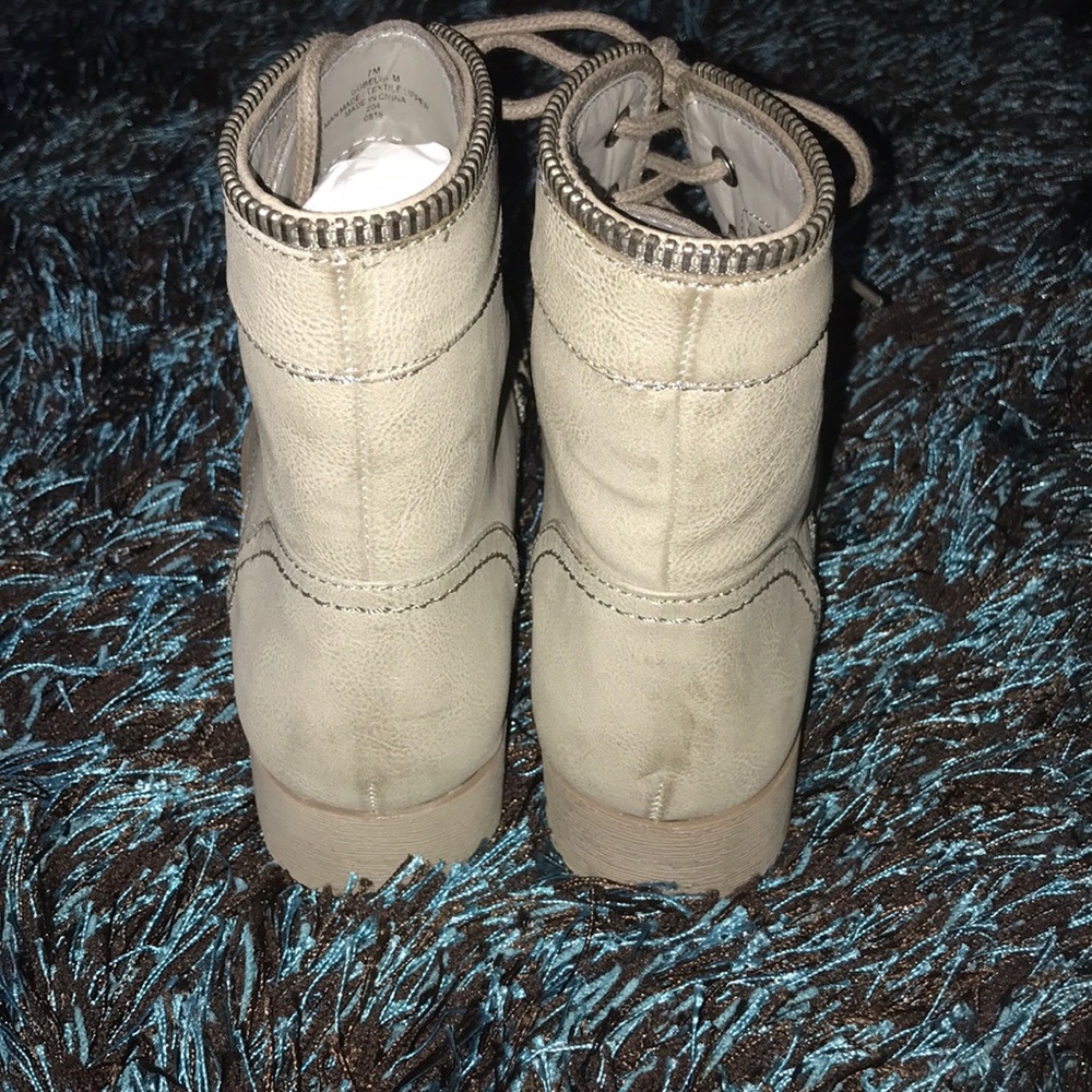 Boots - Picture 3 of 4